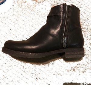 Frye Women's Veronica Seam Genuine Leather Zipper Detail Ankle Boot Size 6.5